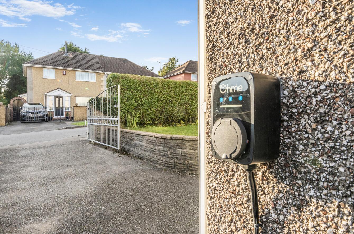 Solva Road, Clase, Swansea, SA6 7NT